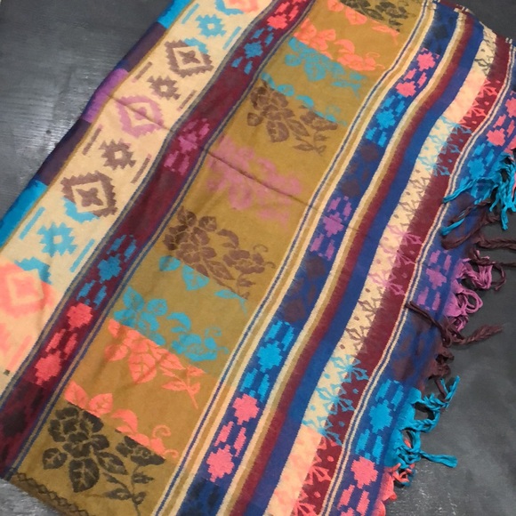 Shawl or scarves - Picture 7 of 8